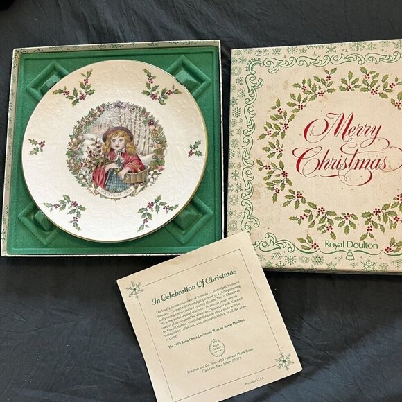 Royal Doulton Christmas Plate Child Gathering Holly Vintage 1978 - Picture 1 of 10